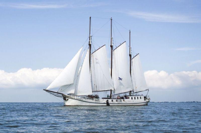 0_frisian_sailing_company_partyschip