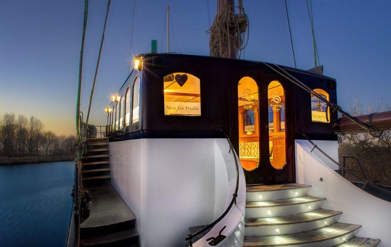 5_frisian_sailing_company_trouwen-op-een-boot